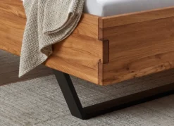 Doppelbett 'Amelie' 200x200cm Wildeiche massiv