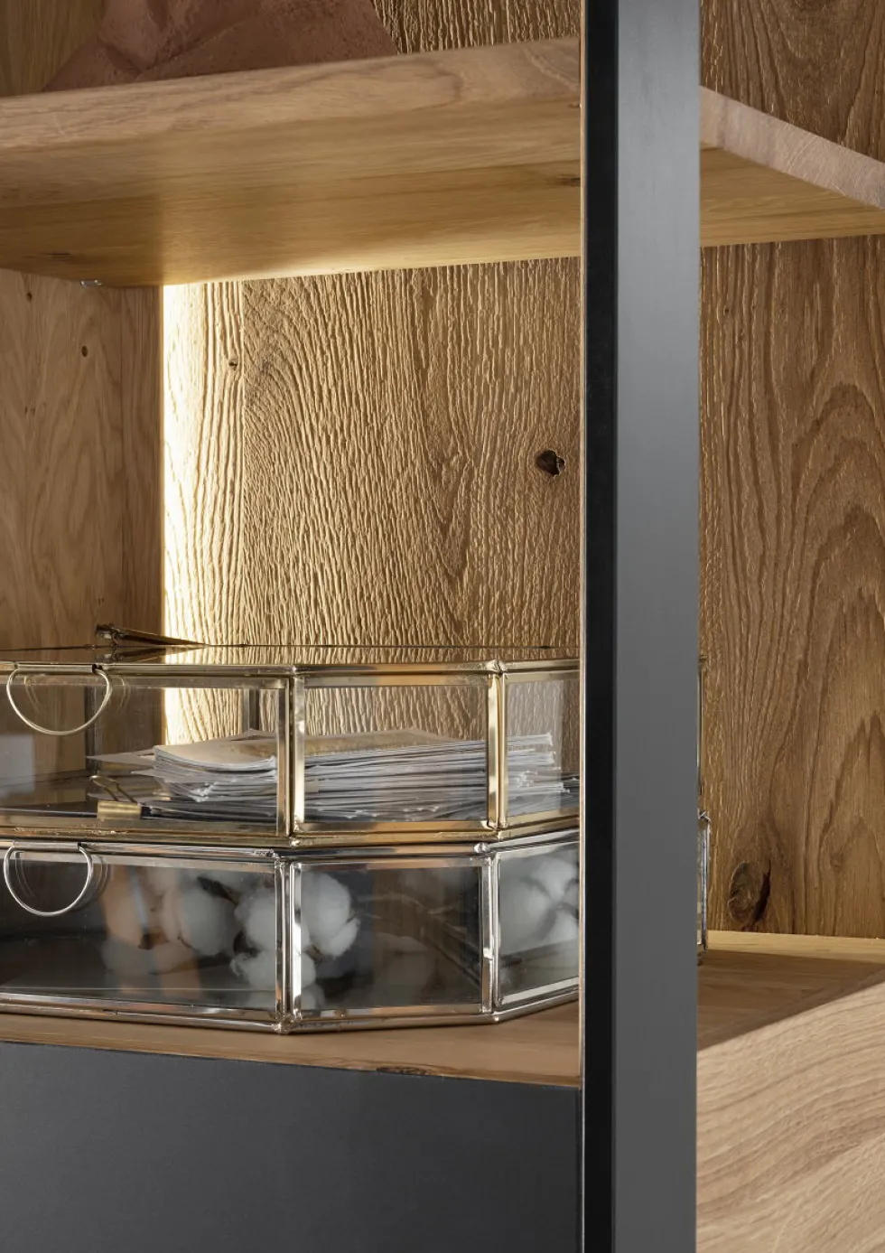 Highboard mit Beleuchtung 128x143cm 'Boston ' Wildeiche geölt & Glas anthrazit