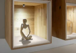 Hängevitrine 35x120cm 'Locarno' Wildeiche massiv & Rahmen MDF creme inkl.Beleuchtung