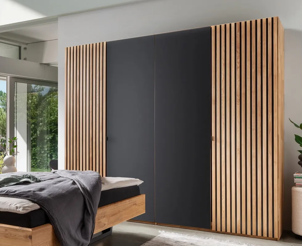 Kleiderschrank 4-trg. 240cm Wildeiche massiv 'Dallas' geölt & schwarz