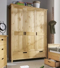 Kleiderschrank 3-trg. "Maja" 144cm Kiefer massiv laugenfarbig