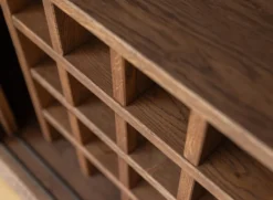 Kommode 101x101cm 'Dubai' Wildeiche Tabacco 2 Türen 1x Holz / 1x Glas